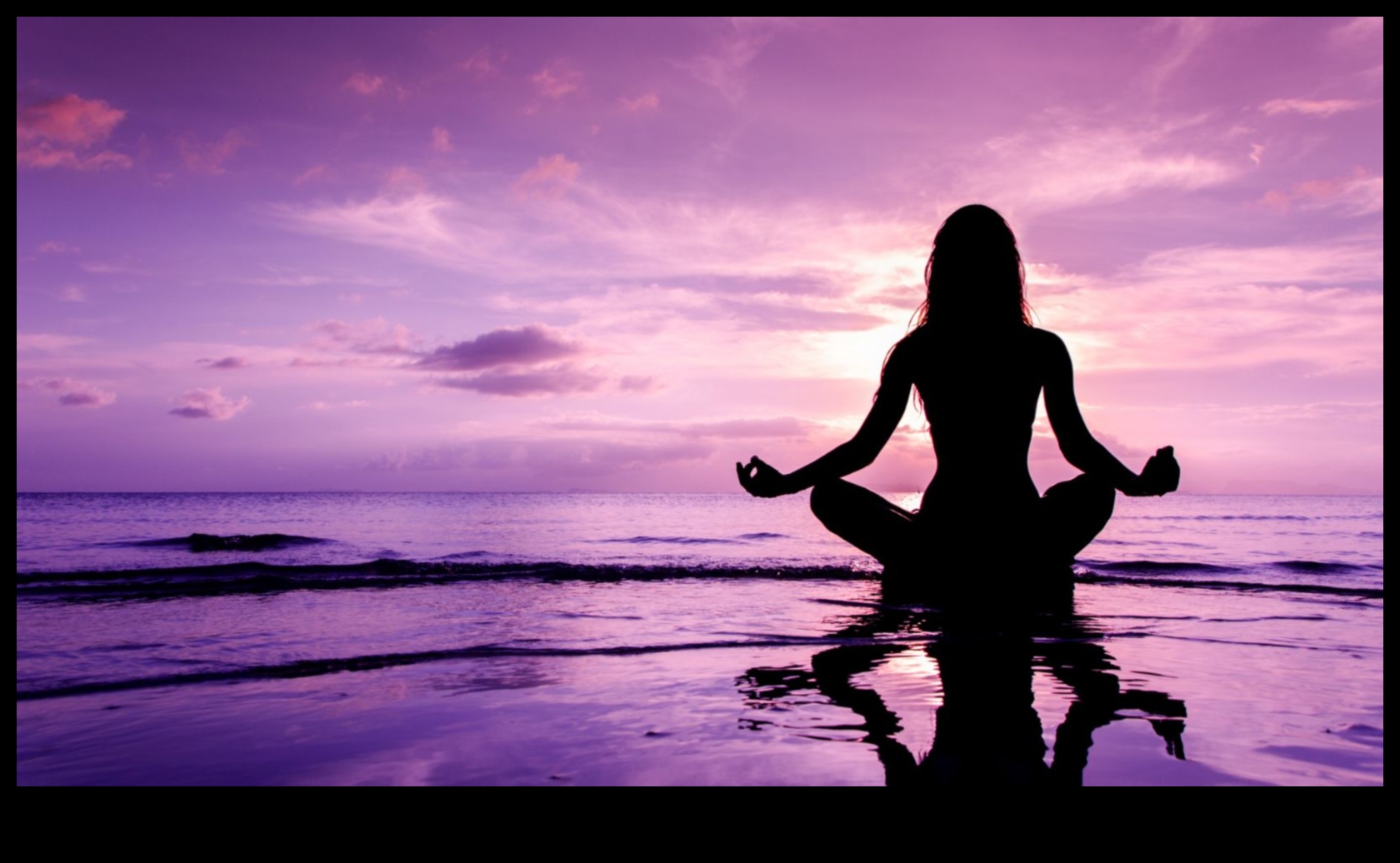 זרימה מדיטטיבית: גילוי שלווה בתרגול יוגה