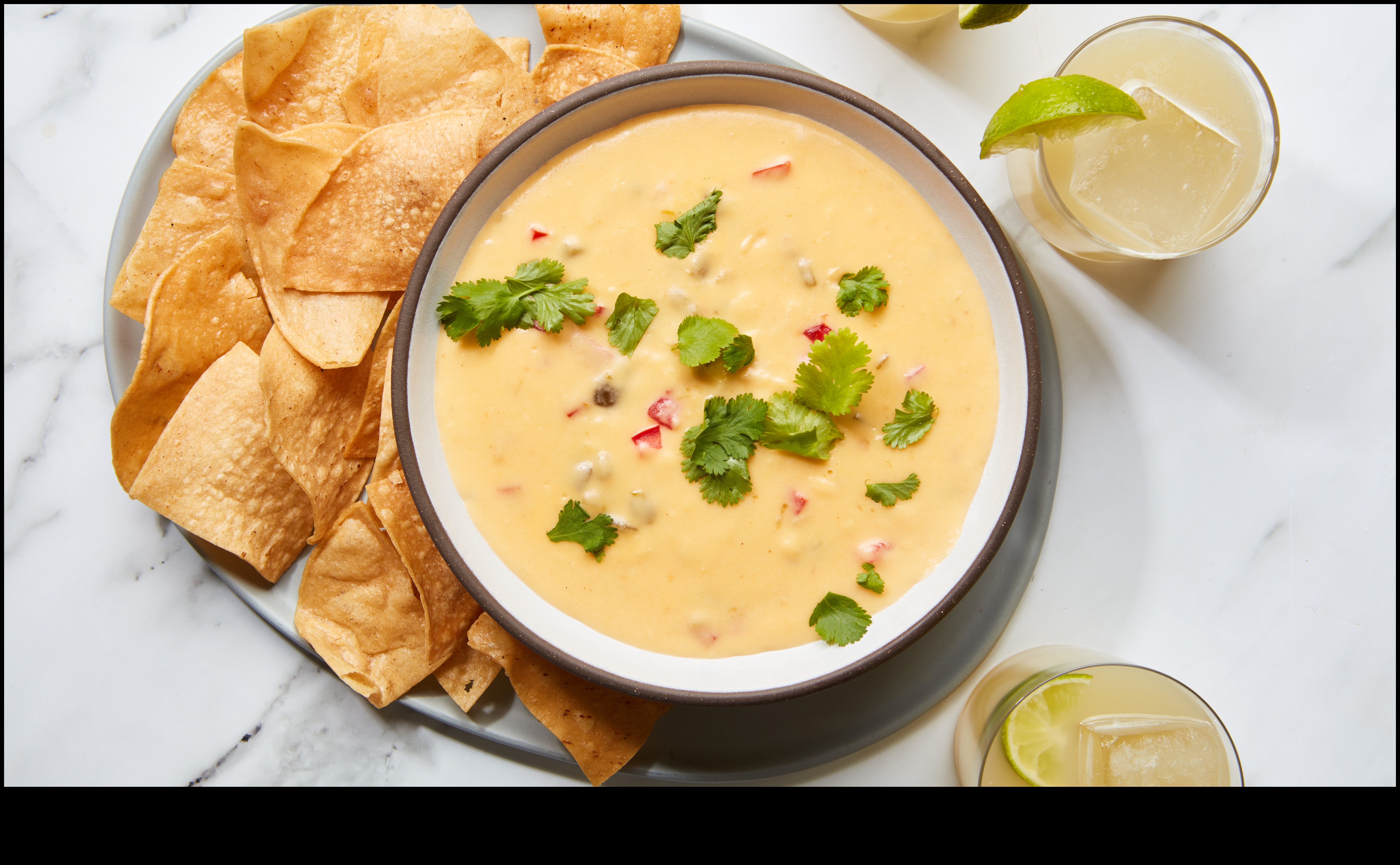 Chronicles Chile Con Queso: צלל לתוך מטבלי גבינה מקסיקניים