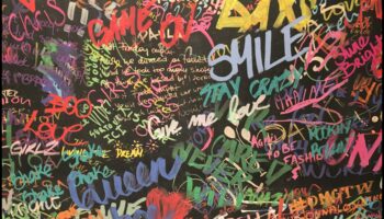 קליידוסקופ תרבותי: ההשפעה הרב-גונית של אמנות הפופ