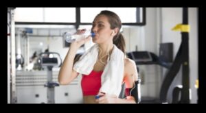 להחיות את הגוף שלך: הכוח של צריכת מים מספקת